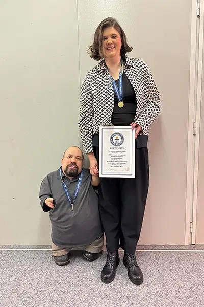 awkward couple in terms of height world records in Hindi